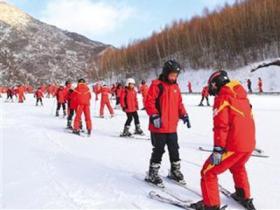張家口崇禮區西灣子小學校長張志兵：希望培養出專業冰雪運動青少年人才