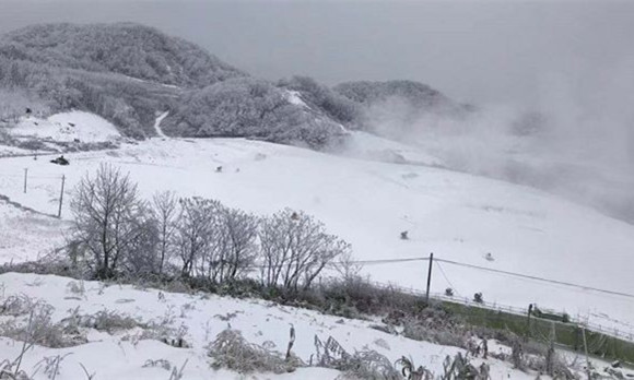 湖北恩施綠蔥坡滑雪場