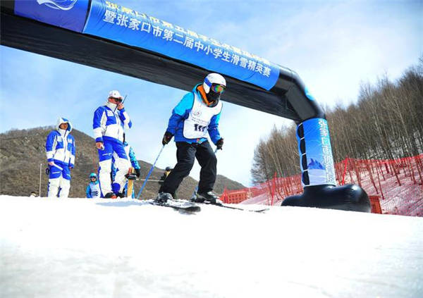 張家口市第五屆學生冰雪運動會比賽現場 4