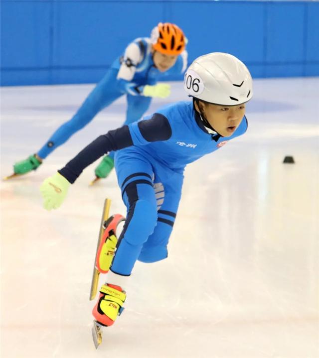 河北省第二屆冰雪運動會預選賽西部賽區速度滑冰比賽在滄舉行