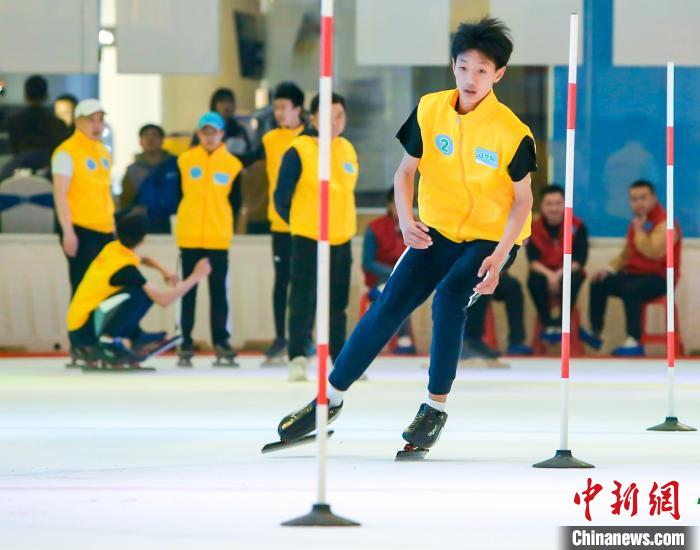 優秀青少年滑冰選手同場競技