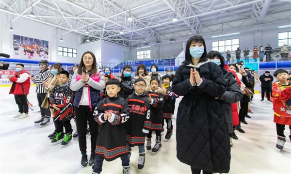 煙臺市首屆中小學冰球校際聯賽