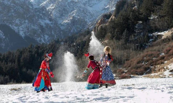 大力發展冰雪旅游經濟，將“冷”資源變成“熱”產業 2