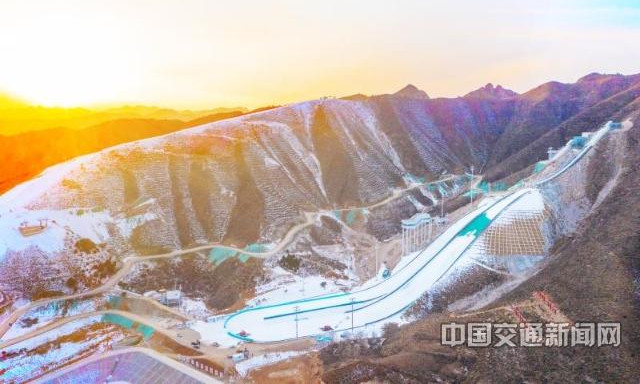中國鐵建十六局集團承建的“雪吉祥”滑雪跳臺場地全景