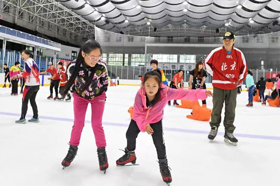 助力冬奧朝陽在行動:將冰雪運動送到百姓身邊2