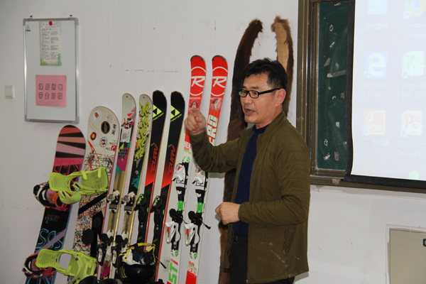 天津滑雪協會聯合薊洲國際雪場開啟冰雪進校園5