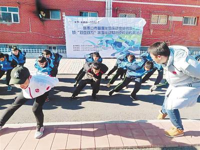 11月20日至29日,張家口市體育局組織的“雙百雙萬”冰雪知識技能進(jìn)校園活動,走進(jìn)清河路小學(xué)。