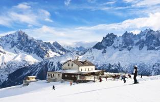 滑雪場建設需要多高的山體坡度？