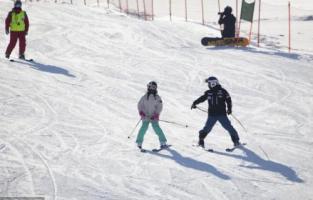 只要場地有坡度就可以建設滑雪場嗎？
