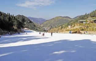 室外滑雪場建設不可缺失的四類設備