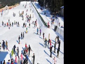 脫貧攻堅戰之滑雪場建設